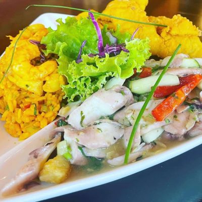 Ceviche acompañado fresco con contornos